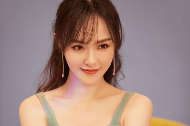 楊冪和唐嫣之間發(fā)生了什么楊冪和唐嫣之間發(fā)生了什么事插圖6 楊冪和唐嫣之間發(fā)生了什么楊冪和唐嫣之間發(fā)生了什么事插圖6