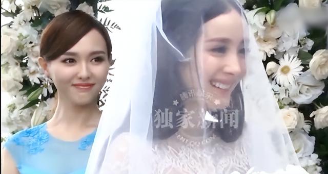 楊冪和唐嫣之間發(fā)生了什么楊冪和唐嫣之間發(fā)生了什么事插圖2 楊冪和唐嫣之間發(fā)生了什么楊冪和唐嫣之間發(fā)生了什么事插圖2