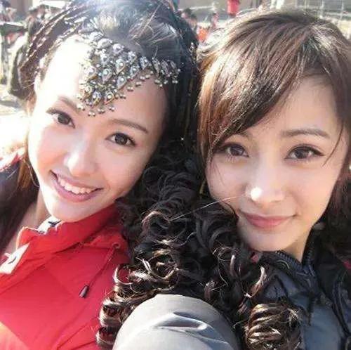 楊冪和唐嫣之間發(fā)生了什么楊冪和唐嫣之間發(fā)生了什么事情插圖 楊冪和唐嫣之間發(fā)生了什么楊冪和唐嫣之間發(fā)生了什么事情插圖