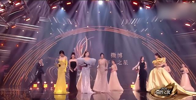楊冪和唐嫣之間發(fā)生了什么楊冪和唐嫣之間發(fā)生了什么事插圖 楊冪和唐嫣之間發(fā)生了什么楊冪和唐嫣之間發(fā)生了什么事插圖