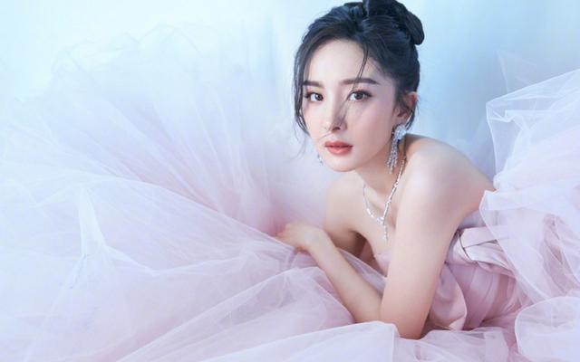楊冪和唐嫣之間發(fā)生了什么楊冪和唐嫣之間發(fā)生了什么事插圖5 楊冪和唐嫣之間發(fā)生了什么楊冪和唐嫣之間發(fā)生了什么事插圖5